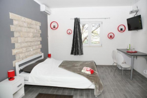 Отель Apartments & Room Dijana  Трогир